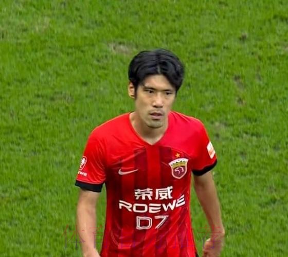 东体:吕文君回绝了其他俱乐部的报价,他未曾想过离开海港 东体:吕文君回绝了其他俱乐部的报价,他未曾想过离开海港